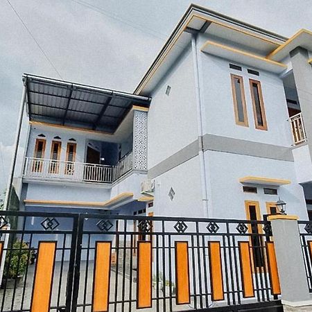 Griya Mbak Tafik Syariah Hotell Gendingan Eksteriør bilde