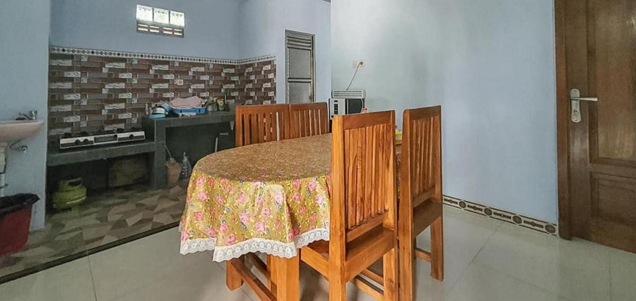 Griya Mbak Tafik Syariah Hotell Gendingan Eksteriør bilde
